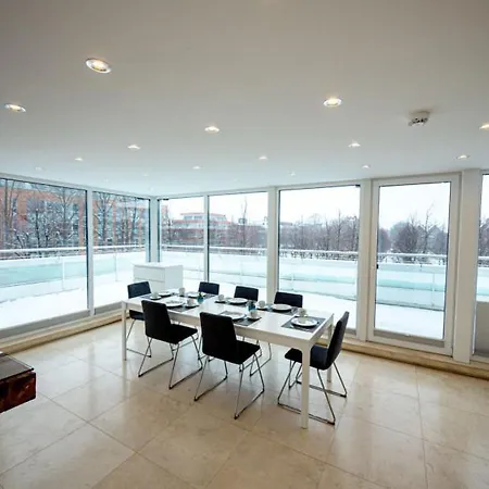 Have-a-nice-stay - Penthouse I Innenstadt I Wenige Minuten Zum Bahnhof I Riesige Dachterrasse Apartman Ahrensburg