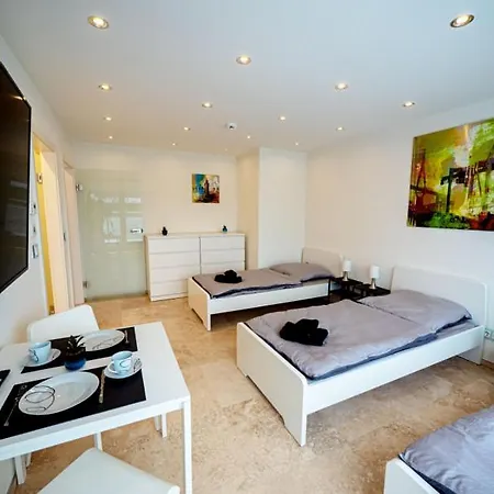 Have-a-nice-stay - Penthouse I Innenstadt I Wenige Minuten Zum Bahnhof I Riesige Dachterrasse *