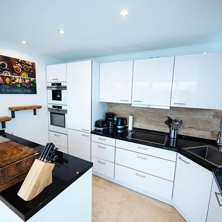 Have-a-nice-stay - Penthouse I Innenstadt I Wenige Minuten Zum Bahnhof I Riesige Dachterrasse Ahrensburg